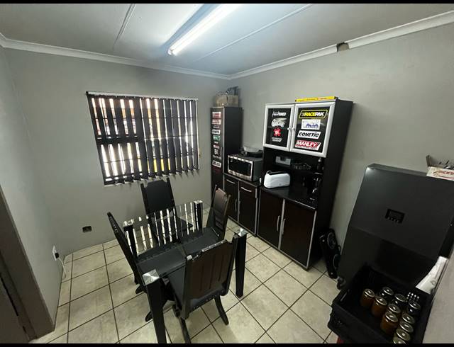 294M² WAREHOUSE FOR SALE IN ANDERBOLT